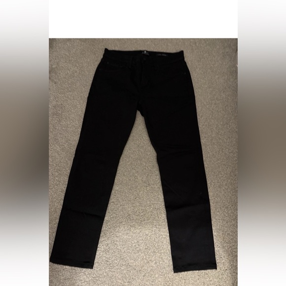 Seven jeans slimmy tapered 32 x 28. Like new